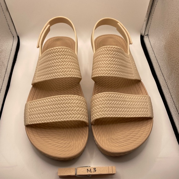 Reef Water Vista Women's Tan Sandals size 11 - Picture 3 of 10